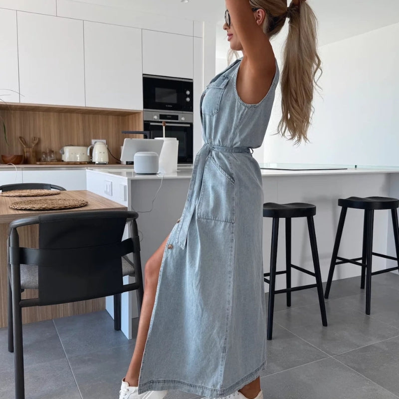 Leah – Mouwloze lange jurk met knoopsluiting en meerdere zakken