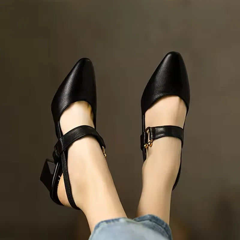 Naomi - Slingback sandalen met puntneus en blokhak