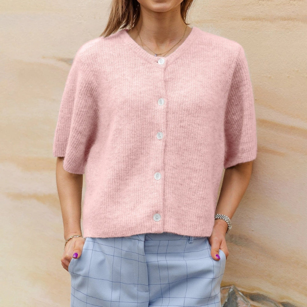 Isla – Trendy vest met korte mouwen en klassieke ronde hals
