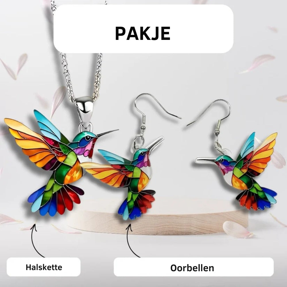 Liora – Elegante kolibrie ketting met bijpassende oorbellen en delicate ketting voor een perfecte pasvorm