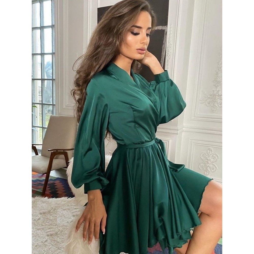 Eva - Elegante wikkeljurk met diepe halslijn en geplooide lange mouwen