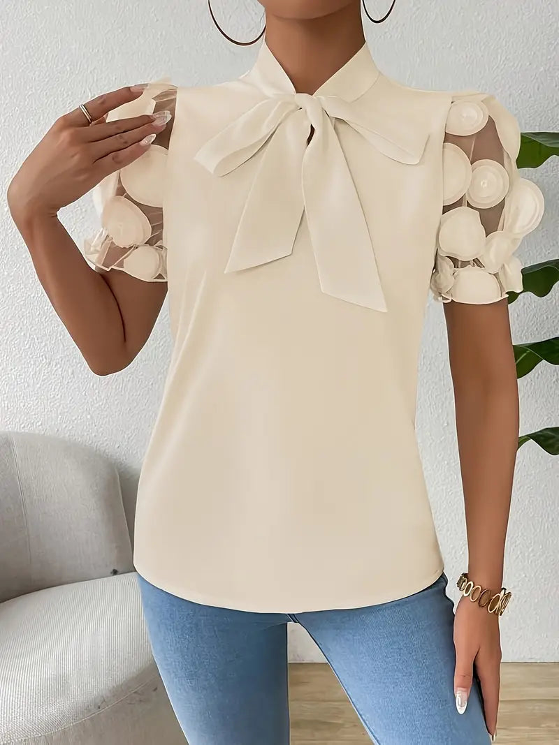 Lina – Elegant Korte mouw Blouse met strikdetails en relaxte pasvorm