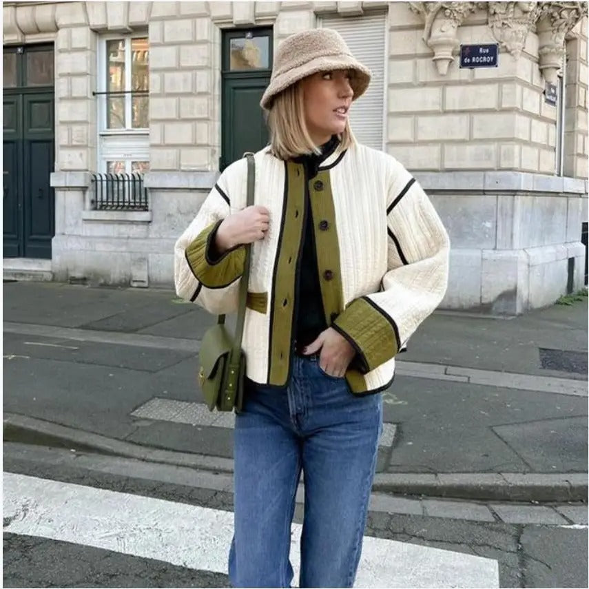 Isabella - Stijlvol kort donsjack met colorblock ontwerp en relaxte pasvorm