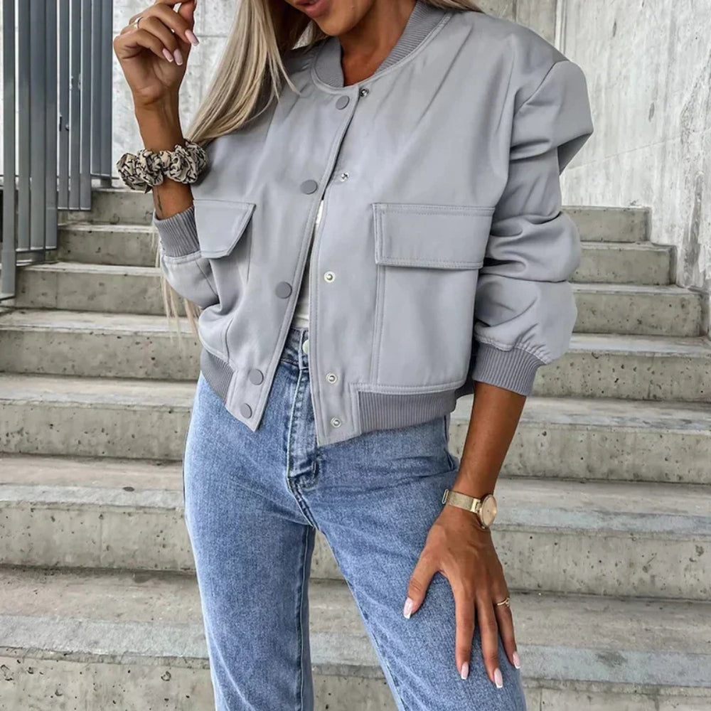 Olivia – Elegant bomberjack met klepzakken en lange mouwen