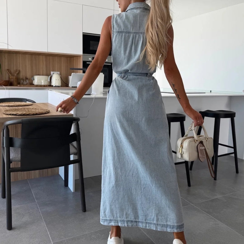 Leah – Mouwloze lange jurk met knoopsluiting en meerdere zakken