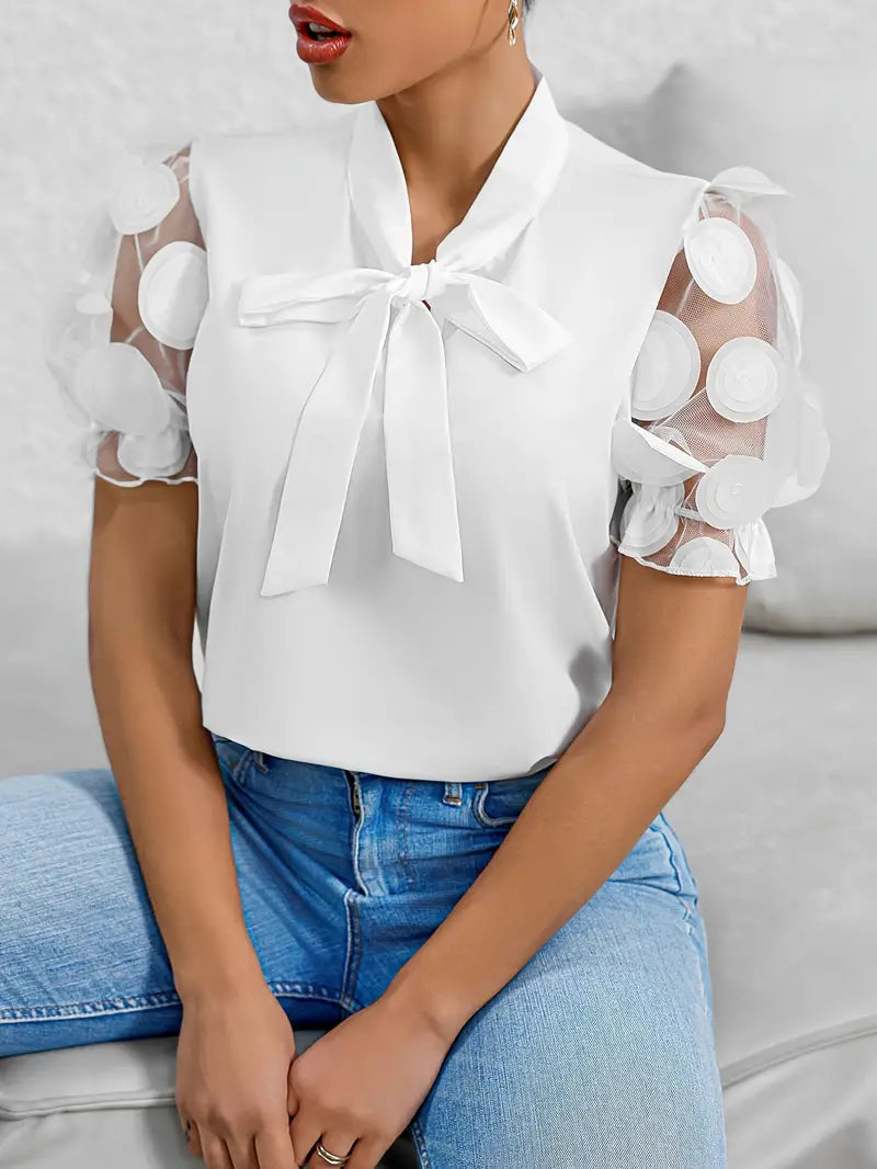 Lina – Elegant Korte mouw Blouse met strikdetails en relaxte pasvorm