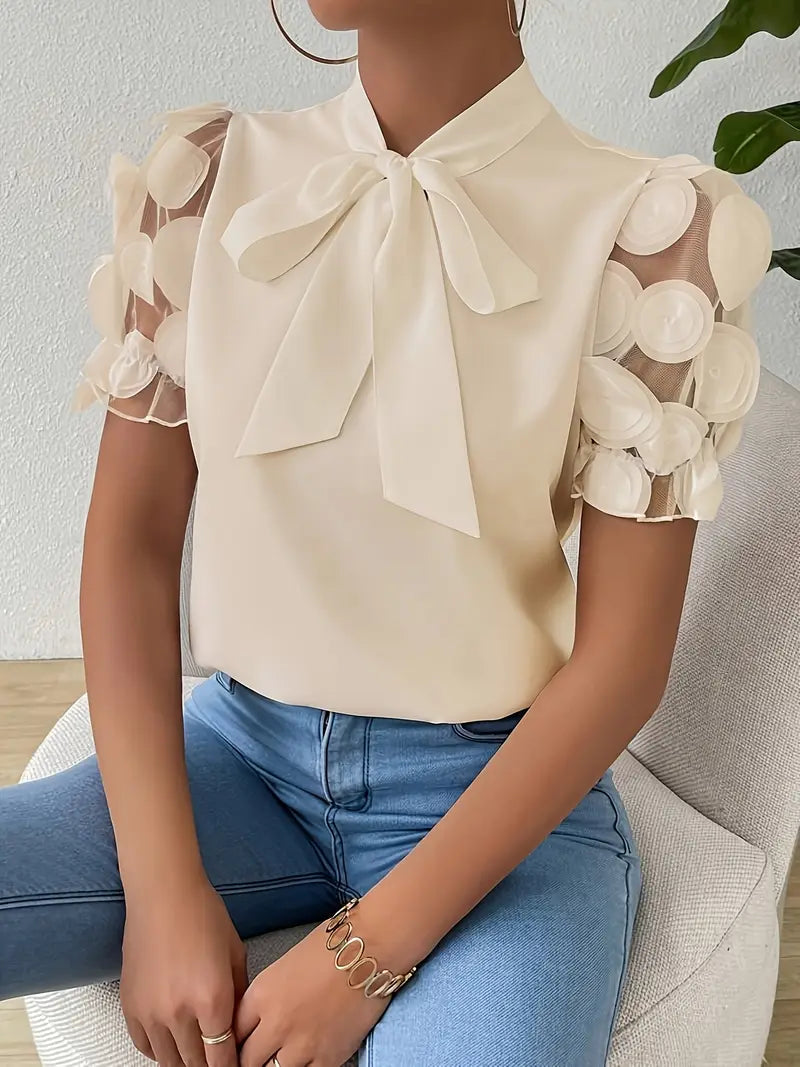 Lina – Elegant Korte mouw Blouse met strikdetails en relaxte pasvorm