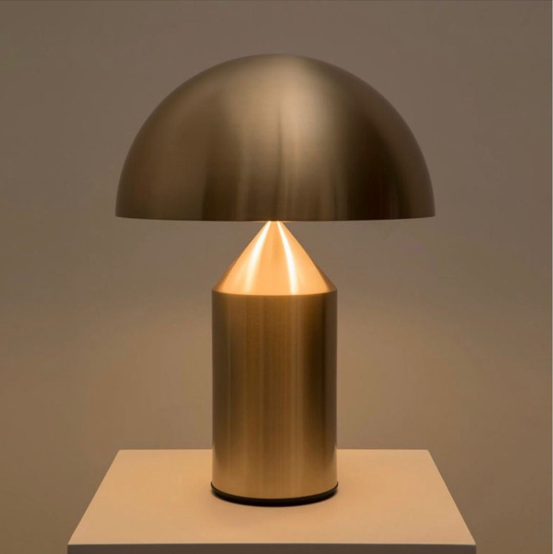 LumiAtollo – Metalen Tafellamp met Geometrisch Koepelontwerp