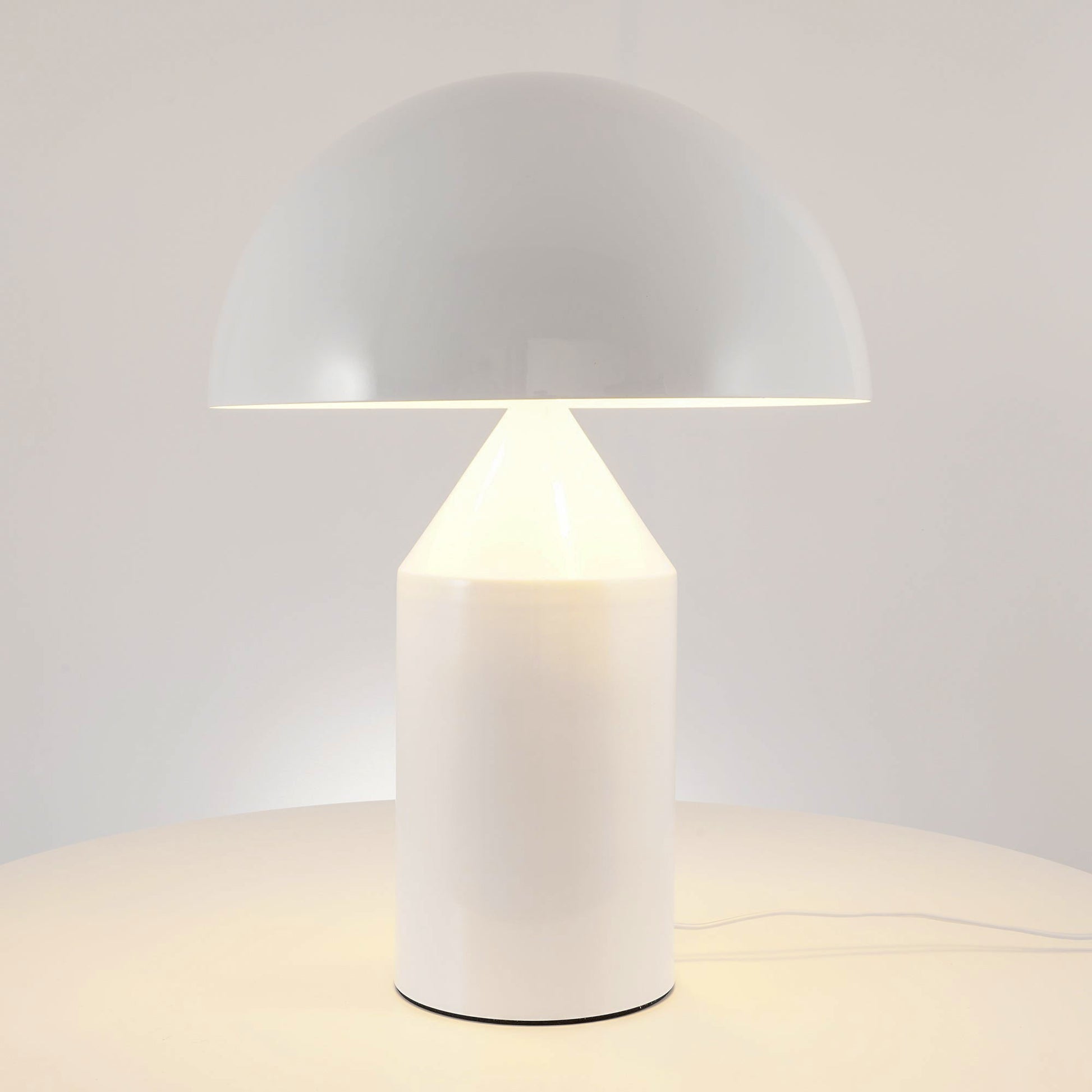 LumiAtollo – Metalen Tafellamp met Geometrisch Koepelontwerp