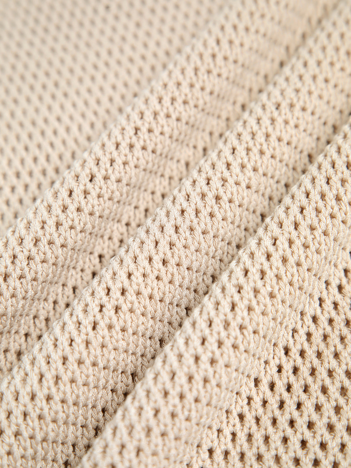Linda – Mouwloos topje met gestructureerd design en hoge halslijn voor een chique look