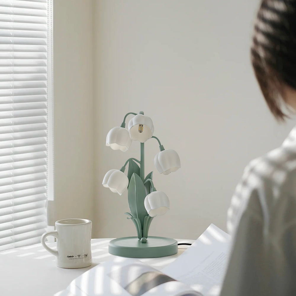 LumiOrchid – Tafellamp van Metaal en Polycarbonaat met Orchidee-Patroon