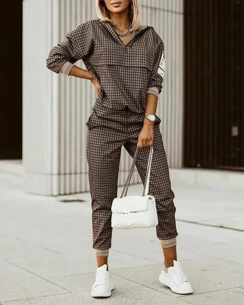 Chloe - Stijlvol Geruit Sweatshirt en Jogger Set met Ziper Hals