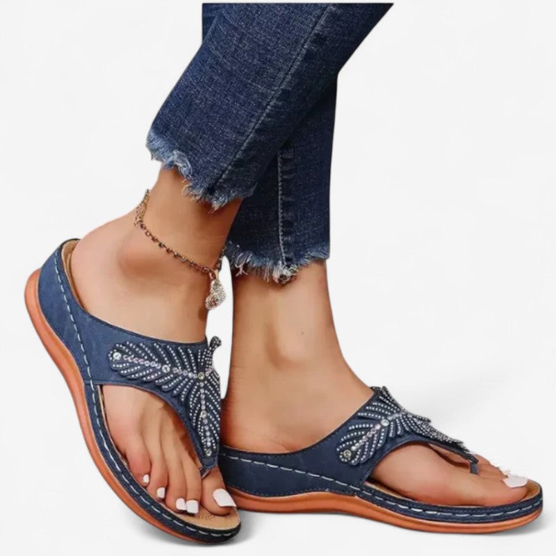 Naomi - Open teensandalen met sleehak en decoratieve accenten