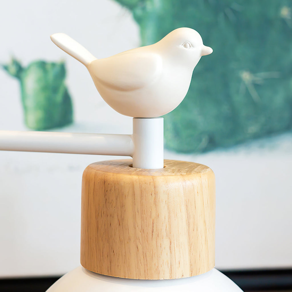 AviaraLux – Wandlamp met houten basis, metalen afwerking en vogeldetail