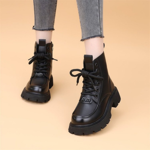 Leni - Warme enkellaarsjes met zijrits en zachte bontvoering