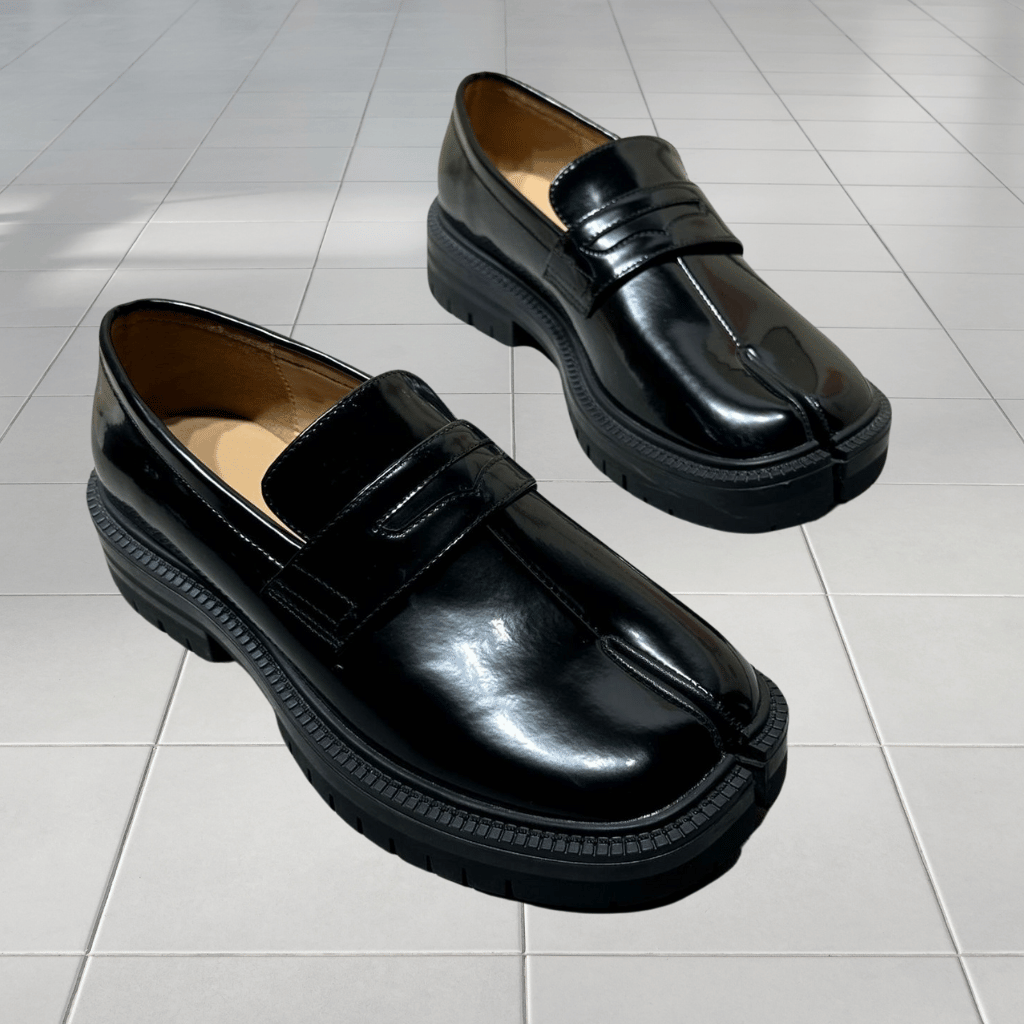 Kai - Moderne Split-Toe Schoenen met Stijlvol Riempje