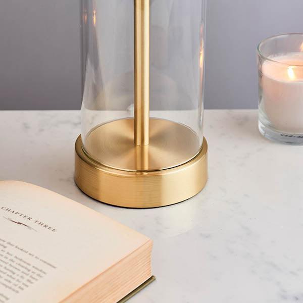 LumiGlass – Gouden Tafellamp met Glazen Kap en Ronde Vorm