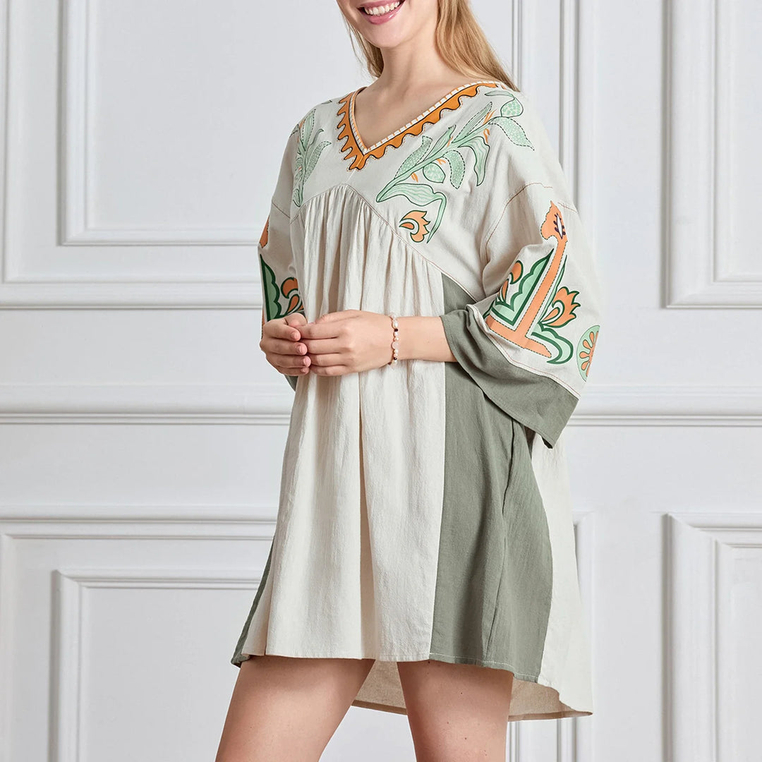 Leila – Trendy bloemenprint mini-jurk met V-hals en relaxte pasvorm
