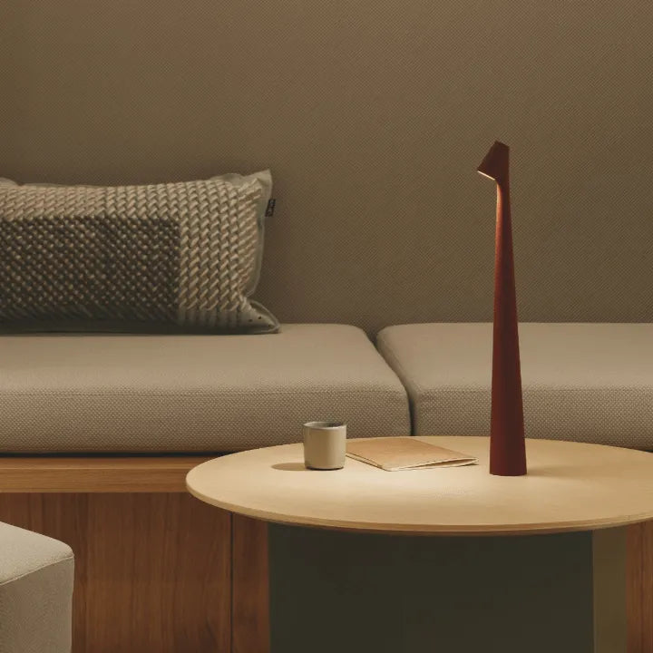 LumiRay – Moderne tafellamp met verstelbare kop voor veelzijdige verlichting