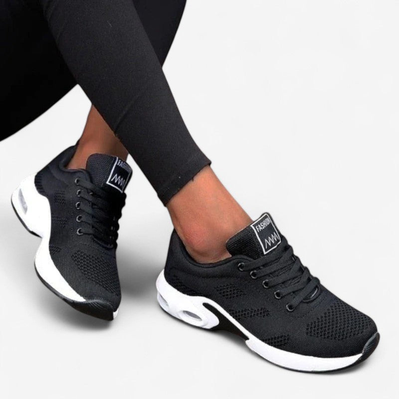 Patricia – Ronde Teen Sneakers met slip on en Vetersluiting