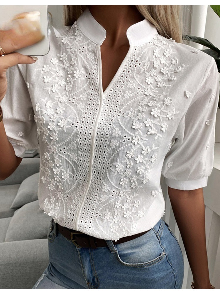 Sophia - Elegante blouse met V-hals en knoopsluiting voor
