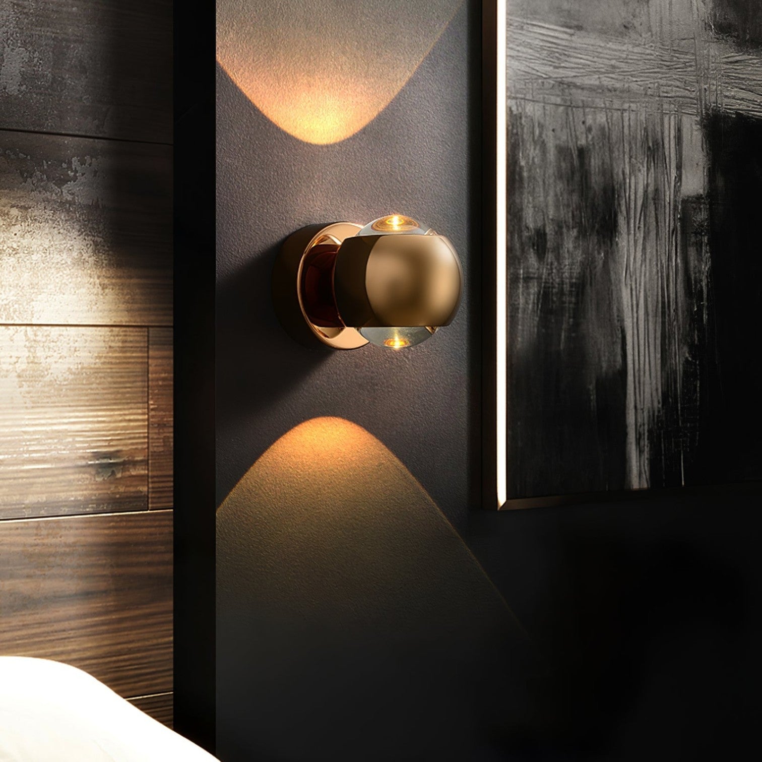 LumiAxis – Aluminium en Kristallen Wandlamp met Verticaal Ontwerp