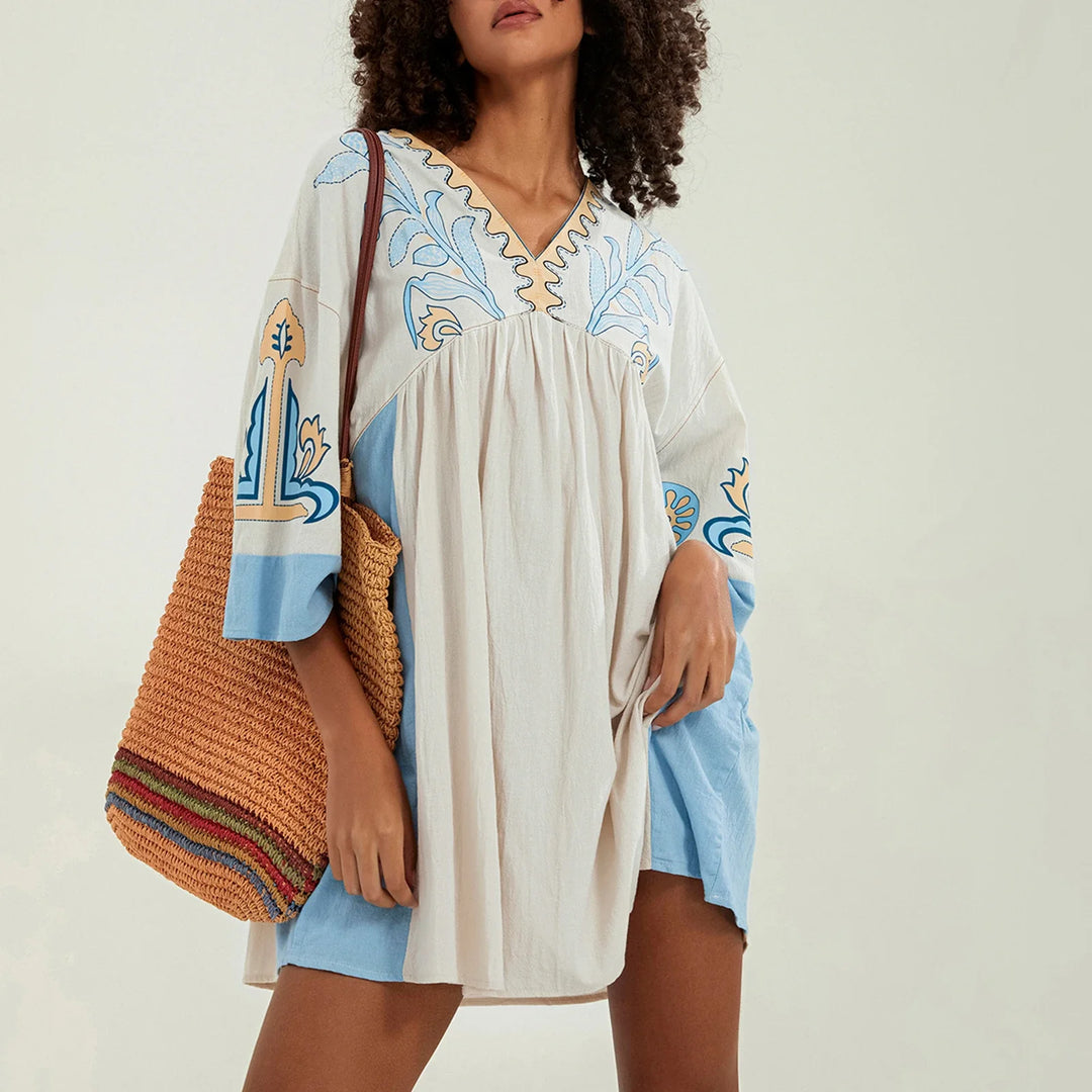 Leila – Trendy bloemenprint mini-jurk met V-hals en relaxte pasvorm