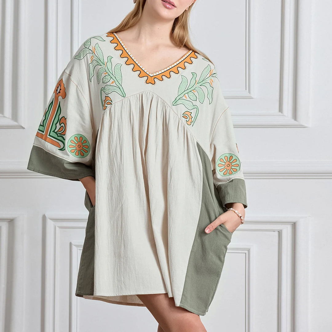 Leila – Trendy bloemenprint mini-jurk met V-hals en relaxte pasvorm