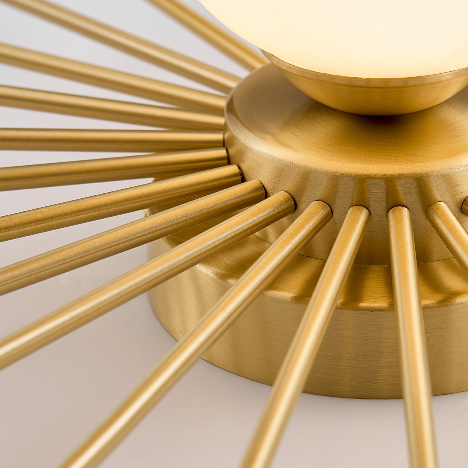 LumiStar – Plafondlamp van Messing en Glas met Rond Ontwerp