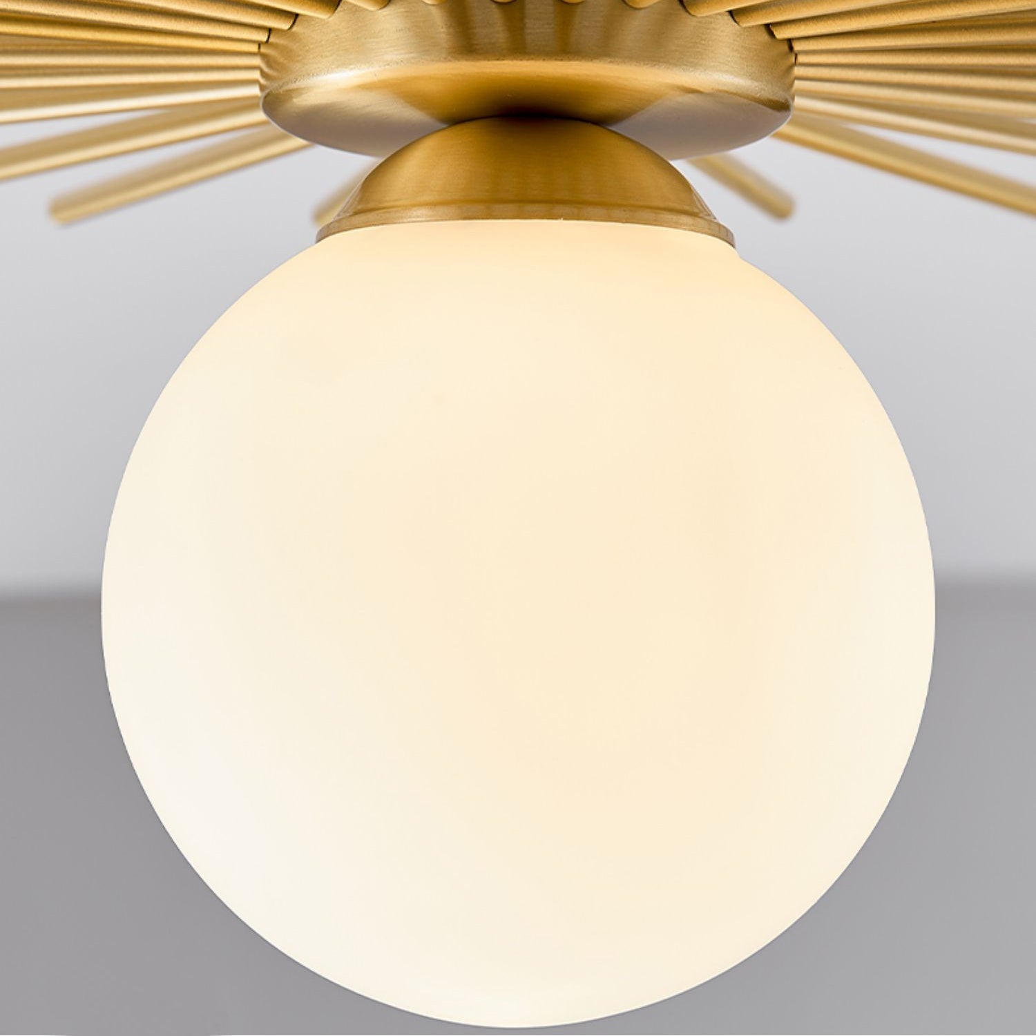 LumiStar – Plafondlamp van Messing en Glas met Rond Ontwerp