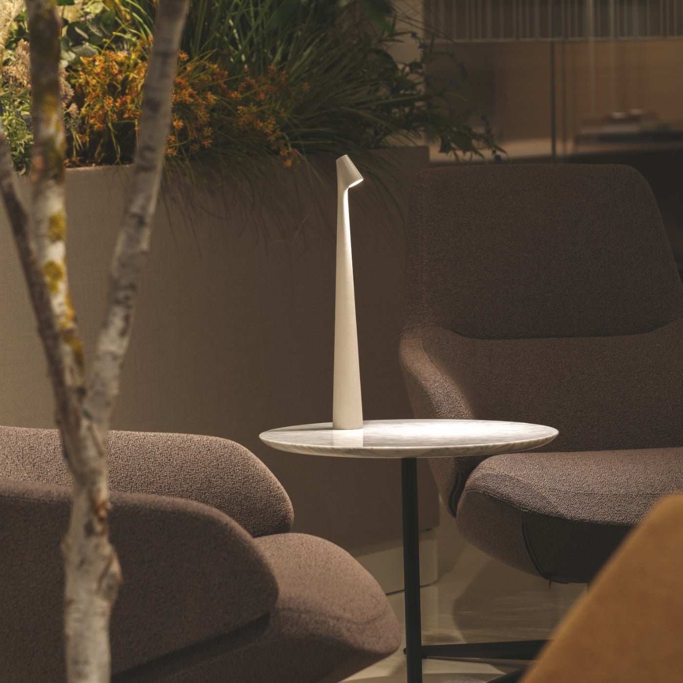LumiRay – Moderne tafellamp met verstelbare kop voor veelzijdige verlichting