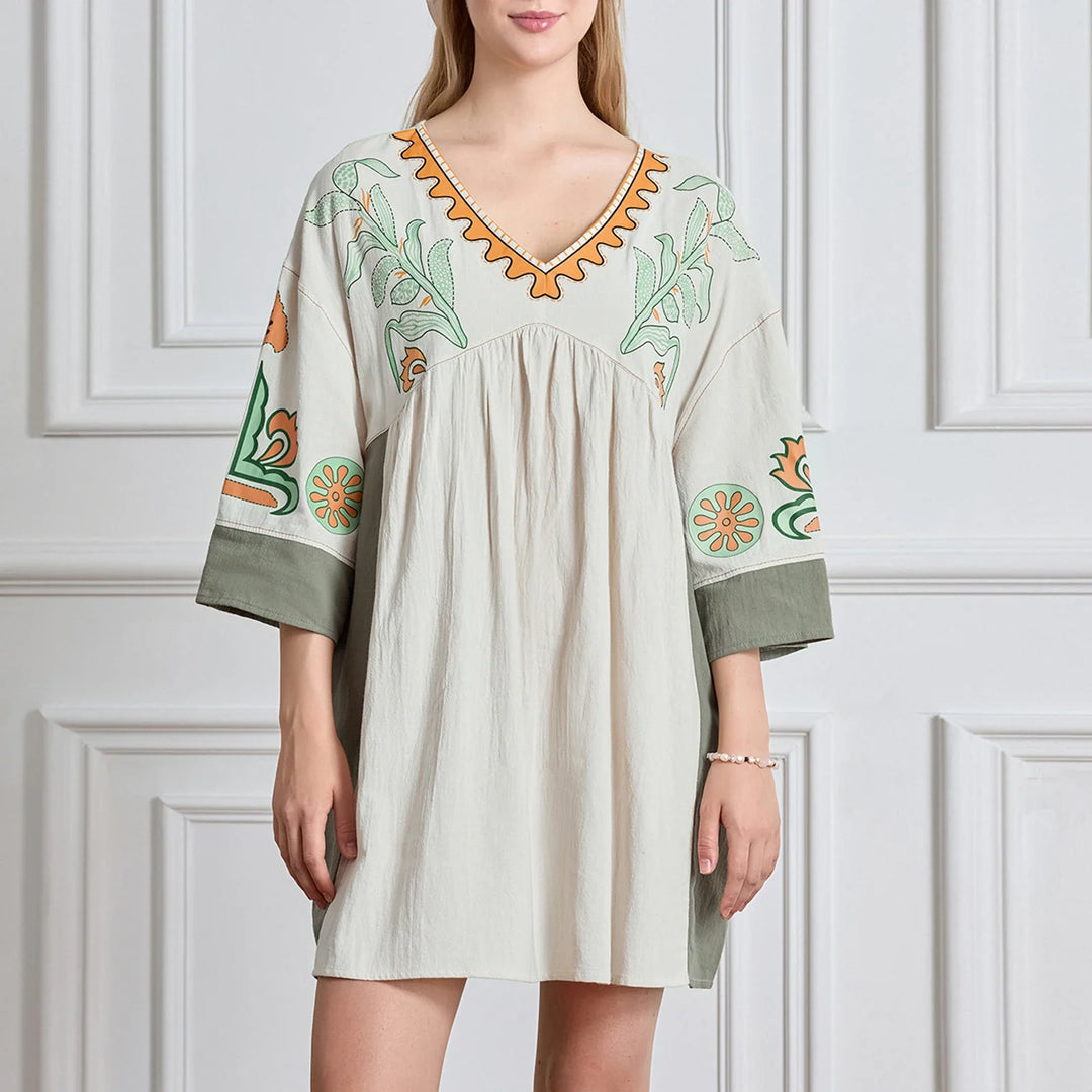 Leila – Trendy bloemenprint mini-jurk met V-hals en relaxte pasvorm