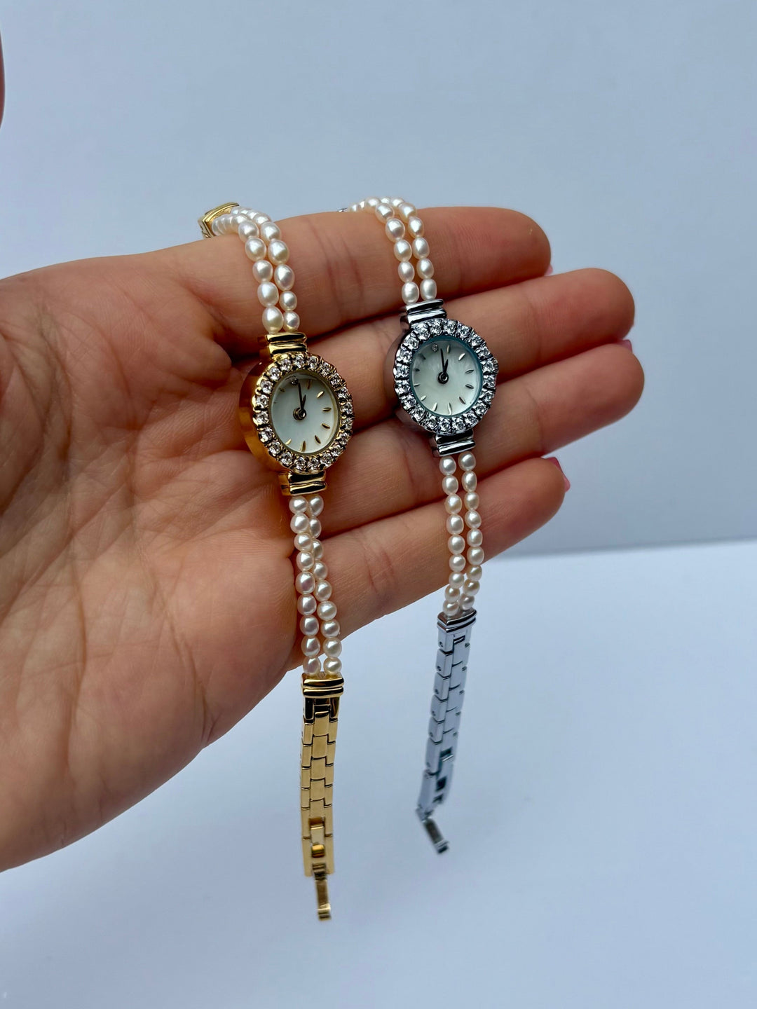 Saskia – Modern horloge met armband-stijl band en strakke klassieke wijzerplaat