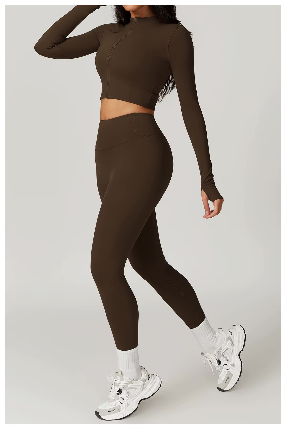 Nova – Stijlvolle driedelige workoutset met top met rits