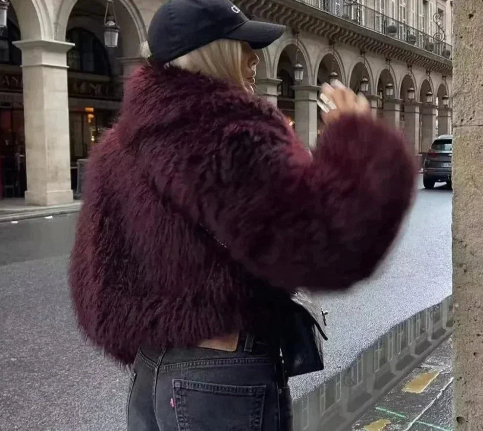 Mila - Jas met lange mouwen, dikke bontvoering en casual elegantie