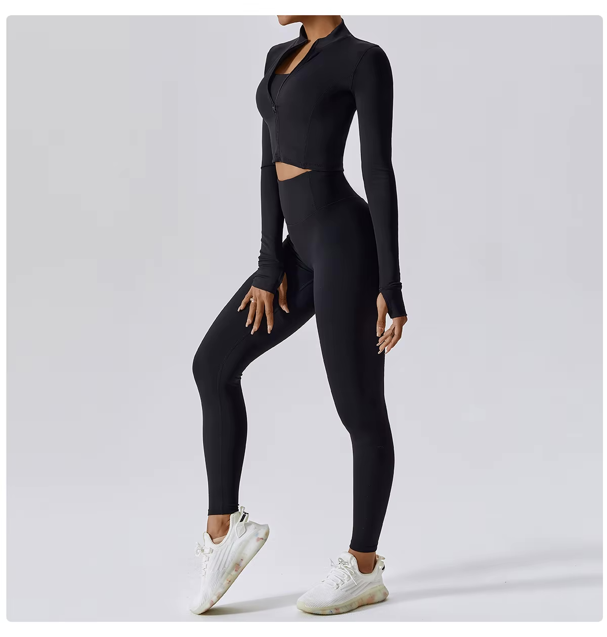 Nova – Stijlvolle driedelige workoutset met top met rits