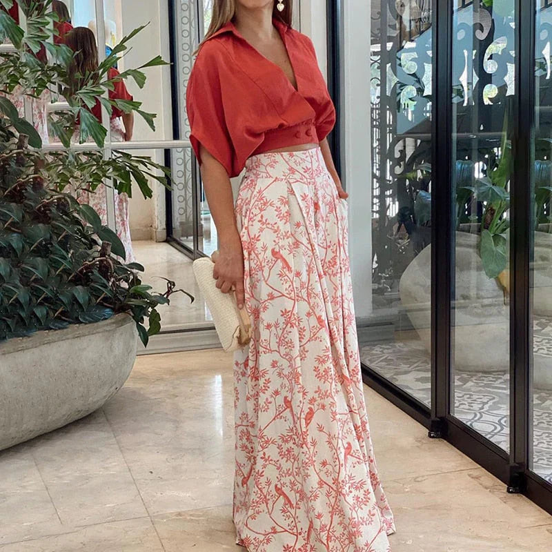 Malia – Moderne tweedelige set met V-hals crop top en hoog getailleerde zwierige rok