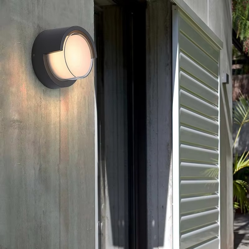 LightForm – Buitenwandlamp met Aluminium en Acryl Behuizing