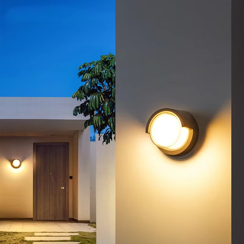 LightForm – Buitenwandlamp met Aluminium en Acryl Behuizing