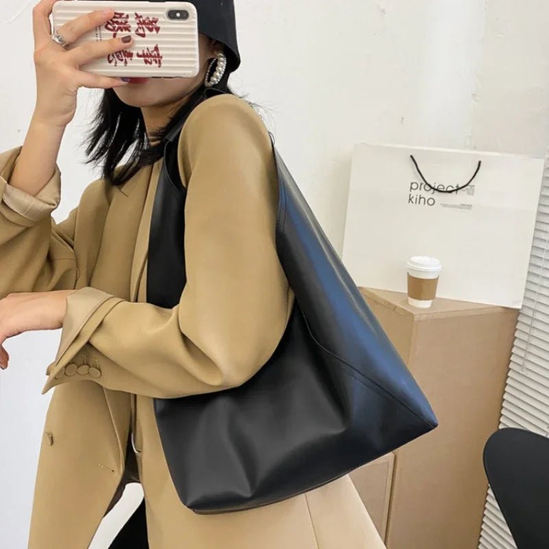 Emily – Minimalistische shopper met verstelbare riem en ruime opbergruimte
