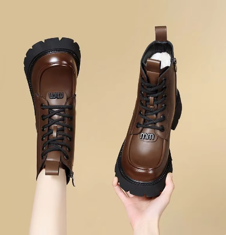 Leni - Warme enkellaarsjes met zijrits en zachte bontvoering