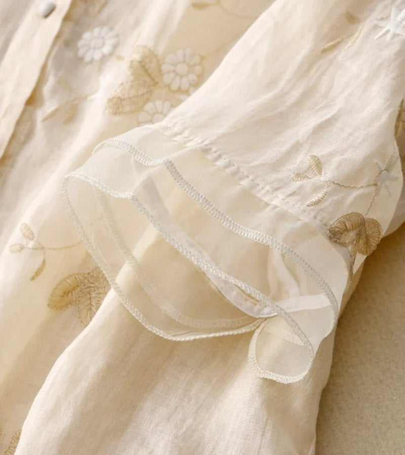 Elise – Klassieke blouse met ronde hals met knoopsluiting aan de voorkant en losse pasvorm