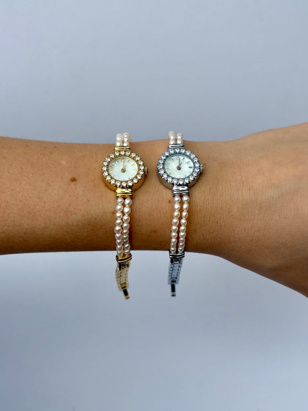 Saskia – Modern horloge met armband-stijl band en strakke klassieke wijzerplaat
