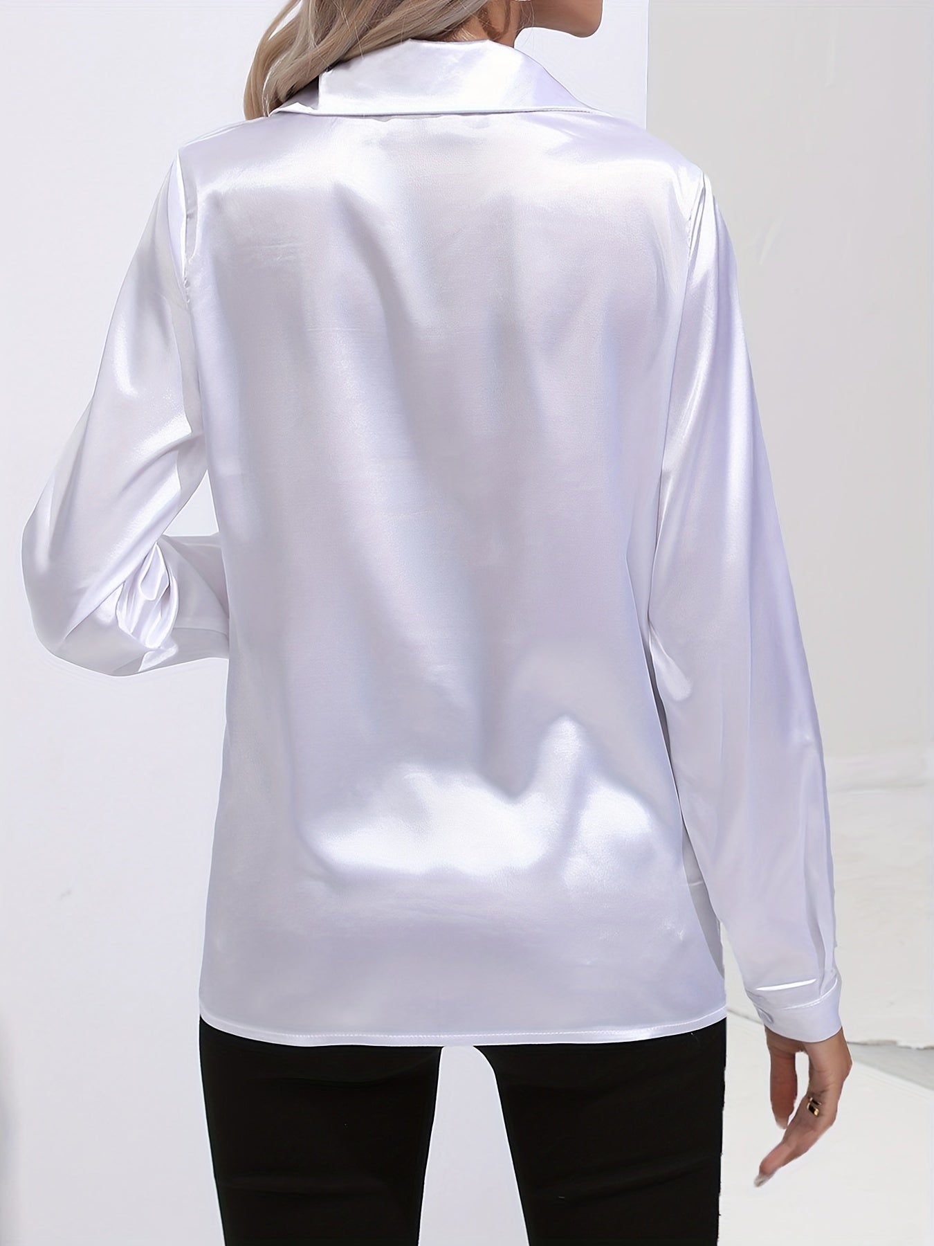 Leona - Casual Satijnen Blouse met een Verfijnde Glans