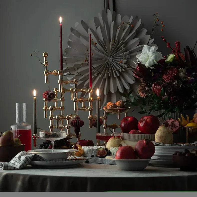 AlmaGlow – Moleculaire kandelaar met gouden afwerking voor moderne en elegante interieurdecoratie