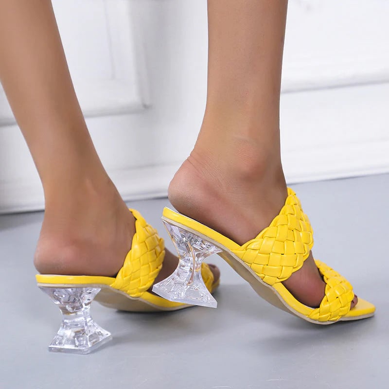 CrystalCozy - Sandaal Met Transparante Piramidehakken