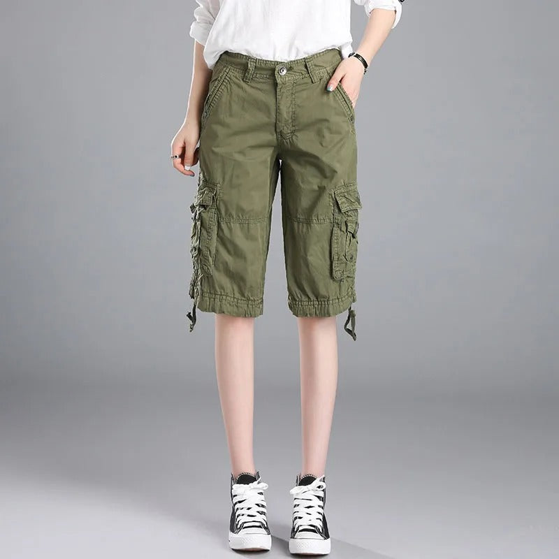 Lily - Cargo Shorts met knoopaccenten en meerdere zakken