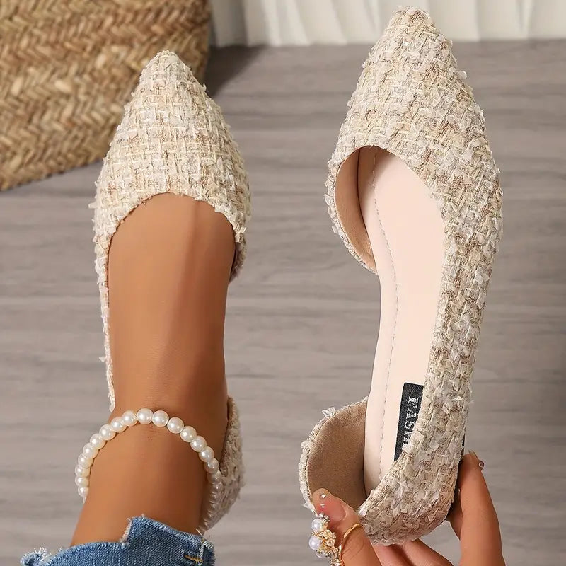 Claire - Puntige ballerinas met uitsparingen aan de bovenkant en subtiele lage zool