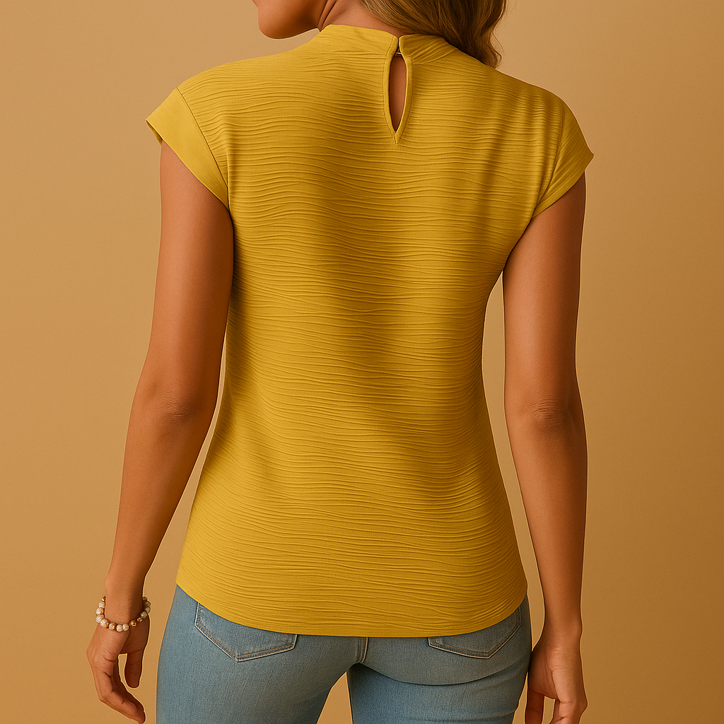 Mireya – Relaxed geplooide top met ronde halslijn en zacht gedrapeerde pasvorm