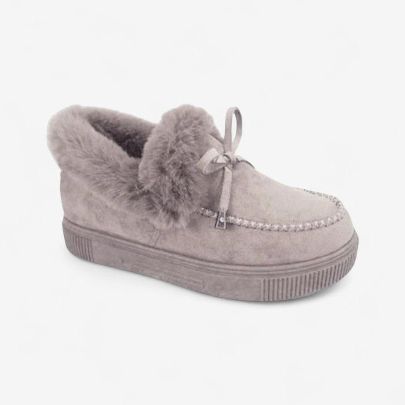 Amanda - Ronde teen Schoenen met Decoratieve Kwast en Slip On Ontwerp